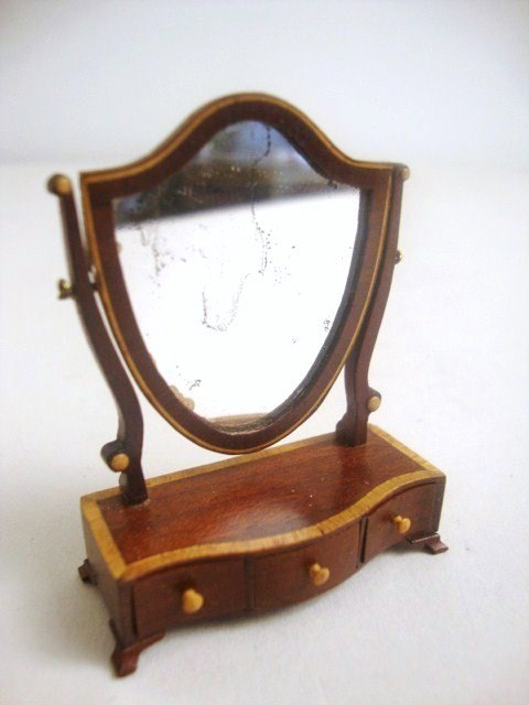 Eric Pearson Hepplewhite Dressing Mirror: Exquisite mahogany Hepplewhite table top dressing mirror with satinwood inlay and banding, three small drawers and tiny bracket feet. Slight loss of silvering on the swiveling, shield-shaped mirror, a