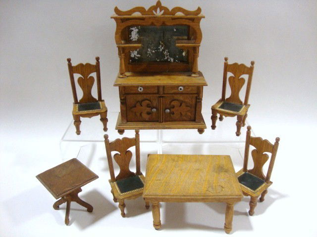 American Oak Dining Set: Larger scale early 20th century dining set with mirrored sideboard 8" H, table, four chairs w/repaired small table, Wear to mirror.
