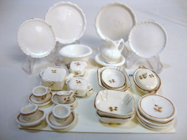 Jerry Floor Tea Leaf Porcelain: A set of dinnerware by Jerry Floor in the Tea Leaf pattern. Teapot 7/8" H, 20 pieces. Also an assortment of commercial white china.