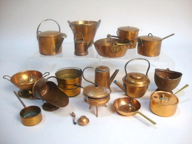 Copper Collection: Sixteen pieces: copper pails, coffee pots, covered pots, strainer, frying pans, 2" largest