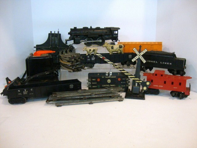 Vintage Lionel Freight Train Set: Lionel Freight Set includes engine #6110, tender, x6004 box car, 6002 gondola, 6462 gondola, and caboose 6007 (has a chip broken off of the roof). Also included are transformer #1033, 8 curve track, 4