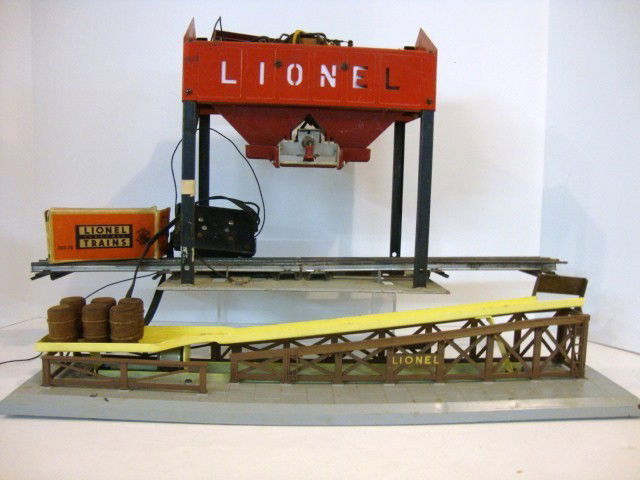 Lionel 497 Coaling Station and 362 Barrel Loader: Lionel 497 Coaling Station, missing roof, Barrel Loader 362 has original box, includes 6 barrels