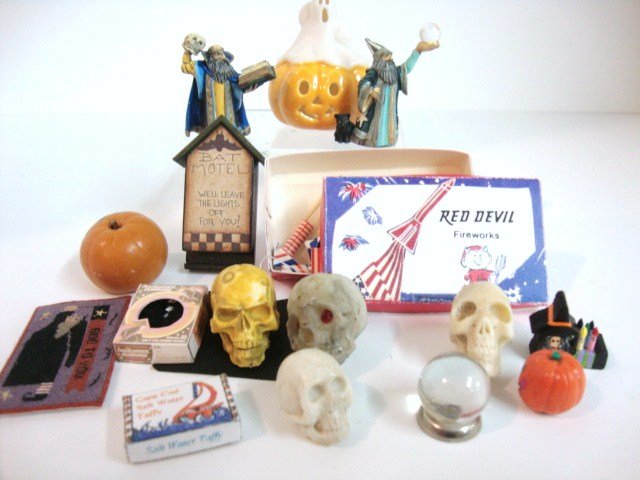 Spooky Stuff: You can never have too many human skulls lying around your dollhouse. Gruesome assortment of sorcerer's skulls and crystal balls, two figurines approx. 1.25" H, an electrified jack-o-lantern and other