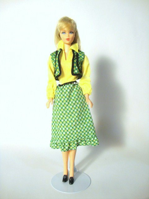 Blonde TNT Barbie: Blonde TNT, even Coloring wearing Best Buy #9627