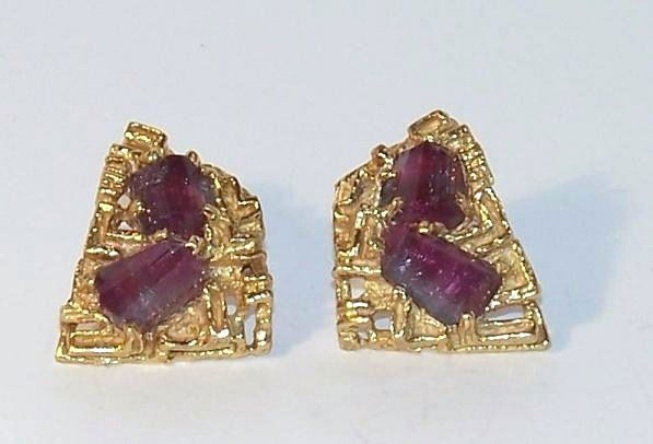 Arthur King 18K Cuff Links with Gem Stones: Signed Arthur King 18K Cuff Links with Faceted Gem Stones. Weighs 73 grams