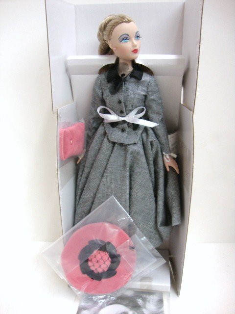 Mel Odom Gene Doll " Love Paris": Mel Odom Gene Doll " Love Paris", in original box meausres 17 x7 x 5"