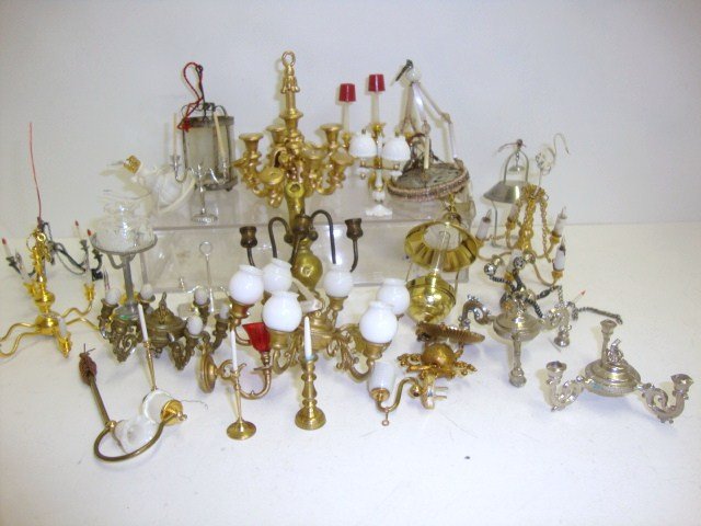Dollhouse Lighting: Large grouping of dollhouse lighting, wooden chandelier, hanging ceiling lights and more, over 20 pcs.