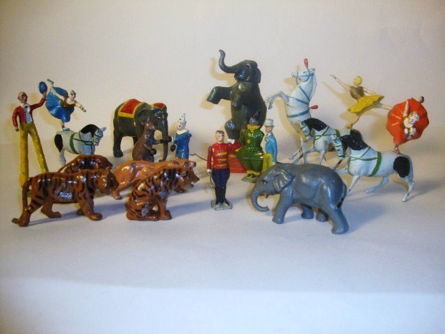 Britains Circus Figures: Twenty-one pieces of the Britains Circus, to include: Ring Master, Animal Trainer and Lions & Tigers, Stiltwalker, Circus Elephant Performing, Equestriennes, and Rare Boxing Kangaroo.