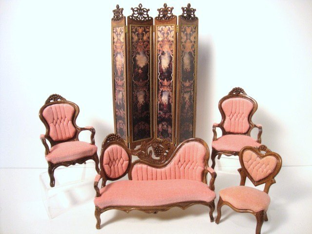 Leonetta Pink Parlor Suite: Distinctive carving distinguishes this Victorian parlor suite with tufted velvet upholstery. An asymmetrical settee 4" H, 6" W and two matching armchairs, plus a slightly different side chair with hea
