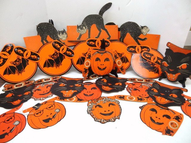 Vintage Halloween Garland Decorations: Several vintage Halloween garland decorations, some parts, 8 in. tallest