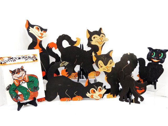 Vintage Cat Halloween Decorations: Grouping of vintage cat Halloween decorations