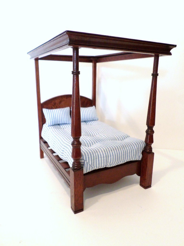 Dennis Jenvey Regency bed: Mahogany canopy bed with attractive turned foot posts and banded burled walnut headboard with tufted mattress and two pillows. 7" H, 7" L, 5" W.