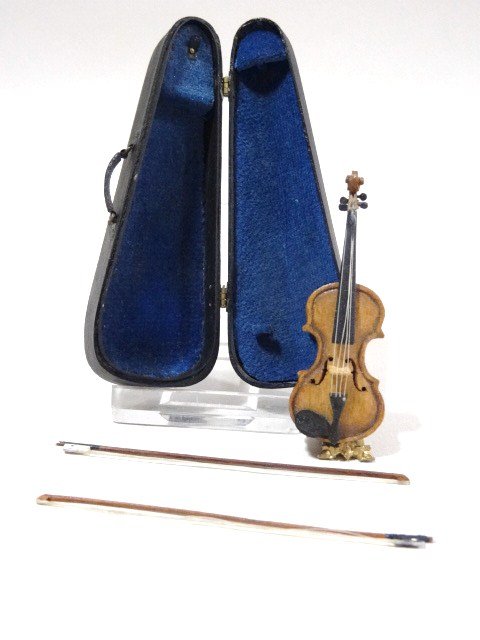 Bert Moskowitz Violin: Beautifully handcrafted violin in classic wooden case with two bows, very realistic. Violin just over 2" L and very fine.