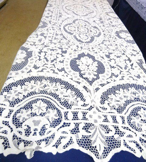 Battenberg Banquet Table Cloth: Fancy Battenberg banquet table cloth w/numerous floral inserts, grand & large 142 in. x 6 ft (w)