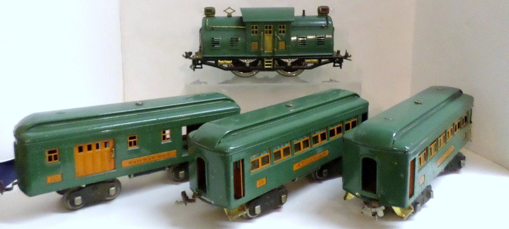 Lionel Standard Gauge Set: Lionel Standard gauge passenger set, engine 10E, mail 332, Pullman 339, observation 341