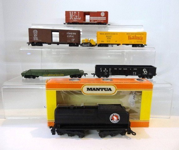Six Piece HO Mantua Car Lot: Mantua 6 piece HO car lot, flat w/1 tractor, 2 box cars, Vanderbilt tender (NIB) , gondola & refrigerator car