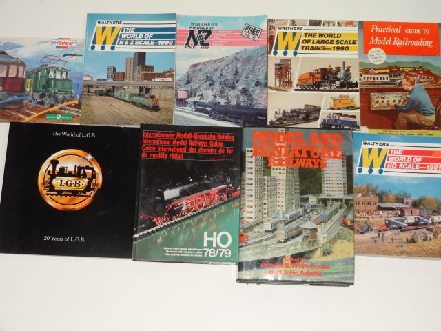 10 Model Railroad Books: Tyco 1961 Catalogue, International Model Railroad Catalogue HO 78/79, Roco News 95, The World of L.G.B., Practical Guide To Model Railroading, Walthers World Of Large Scale Trains 1990, Walthers World