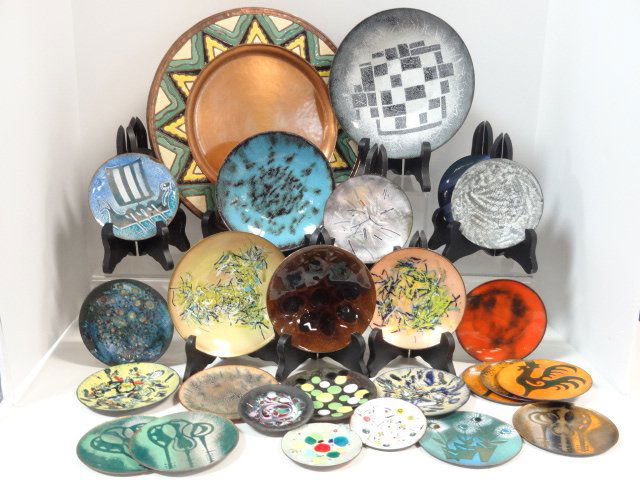 Group Mid-Century Enamel Over Copper Table Articles: Large group of mid-century abstract enamel over copper or brass trays & bowls, 11 in. plate, 7 in. bowl signed B.J. Island 63, 2 - 5 1/2 in. bowls, 2 - 4 1/2 in. bowls, 8 - 4 in. shallow bowls, 11 - 4