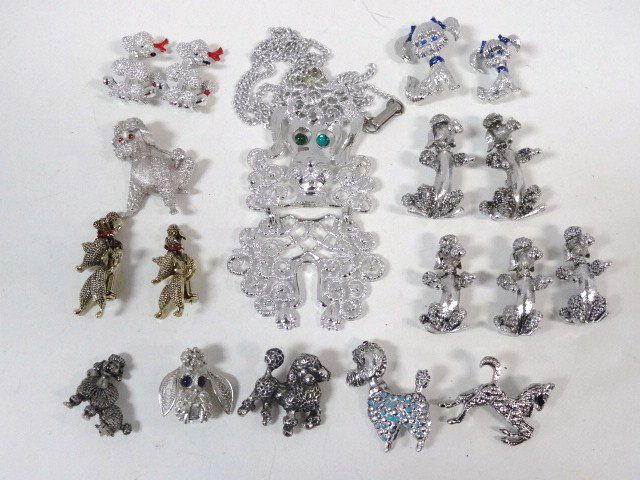 Lot Gerrys Dog Pins: Large lot dog pins, some signed Gerry's, 2 w/moveable heads, 1 crown Trifari