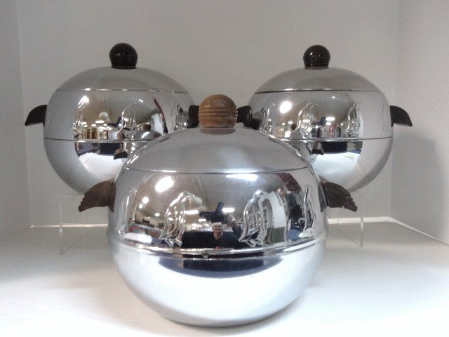 Group Art Deco Penguin Servers: Nice group of 3 art deco hot/cold serving bowls w/penguin decoration, 2 have Bakelite handles, other has wood handles marked West Bend Aluminum Co., penguin hot/cold server 10 in. (W) at handles