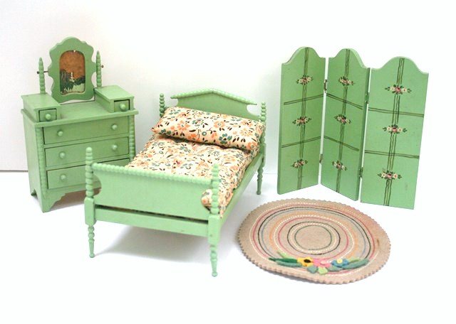 Tynietoy Victorian Bedroom Suite: Vintage Tynietoy painted spool bed 4" W, 7" L with original tufted mattress and pillow, matching mirrored dresser (some loss of silvering), and cute painted folding screen (two hinges poorly repaired)