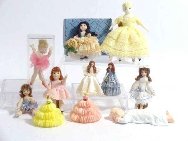 Ballerinas and Ballgowns: A collection of dolls, some by Tina and Jody Richardson, including a Scarlett in a Madame Alexander box 1.5" H, two ballerinas (one needs arm reglued), a china head, southern belles, etc.