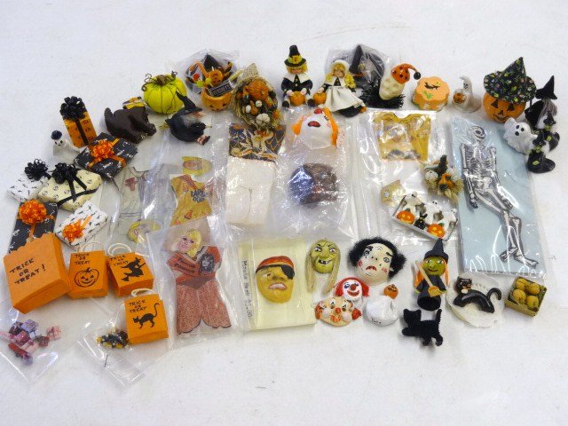 Grouping Dollhouse Halloween Accessories: Large grouping of dollhouse Halloween accessories