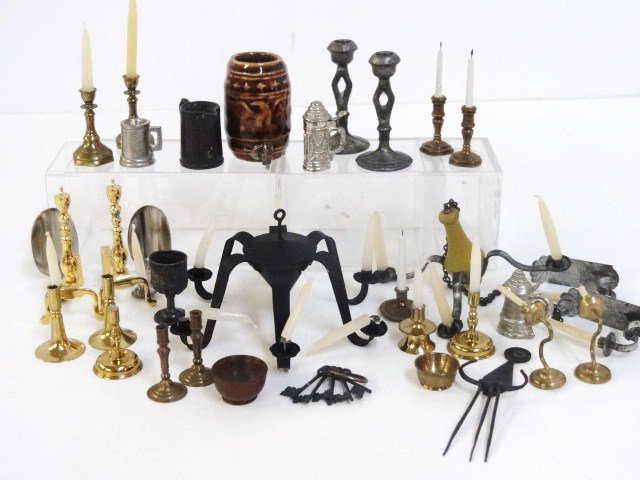 Large Lot of Artisan Brass and Tin: A generous assortment of artisan tin ware lighting including two country chandeliers (one arm needs regluing), lovely sconces and two sets of roasting skewers, plus a variety of brass and cast metal a