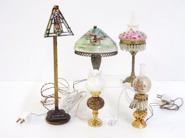 Artisan Lamps: Ni-Glo table lamps approx. 2" H, Tiffany-style floor lamp 4.5" H, and two pretty oil lamps, all electrified. Some adhesive residue.