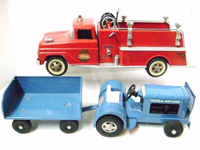 Tonka Fire Pumper and Luggage Hauler: Tonka fire pumper 17.5" L missing side hoses and ladder, nice original paint, and Tonka Airlines luggage wagon with cart 16" L, nice original paint