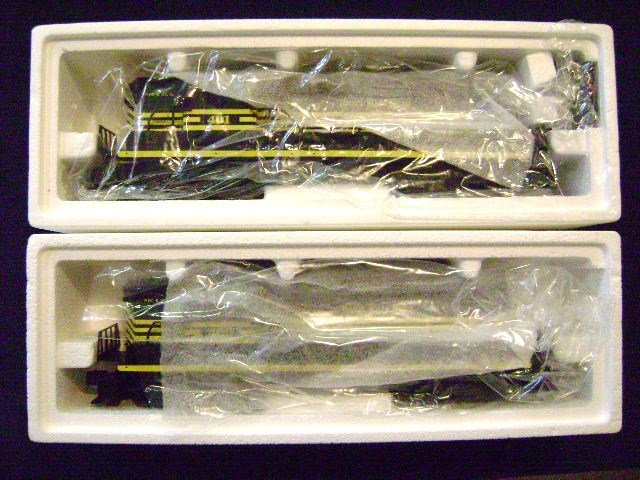 Lionel Fallen Flag Series Set Nickel Plate Road: Lionel seven piece fallen flag series Nickel Plate Road includes 6-18505 double headed GP-7 diesels with rail sound, NKP reefer 6-19527, NKP flatcar with Sears trailer 6-19411, NPK hopper 6-19318, NPK