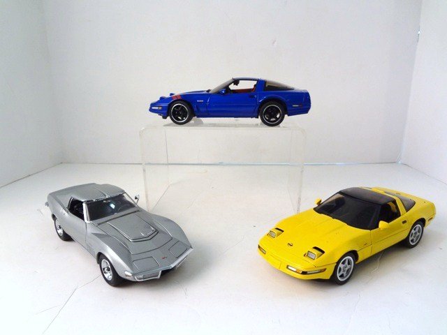 Danbury Mint Lot of 3 Corvettes: 1:24 Scale Danbury Mint: 1970 Silver Chevrolet Corvette, 1995 Yellow ZR-1 Chevrolet Corvette, 1996 Blue/white Grand Sport Corvette with Boxes