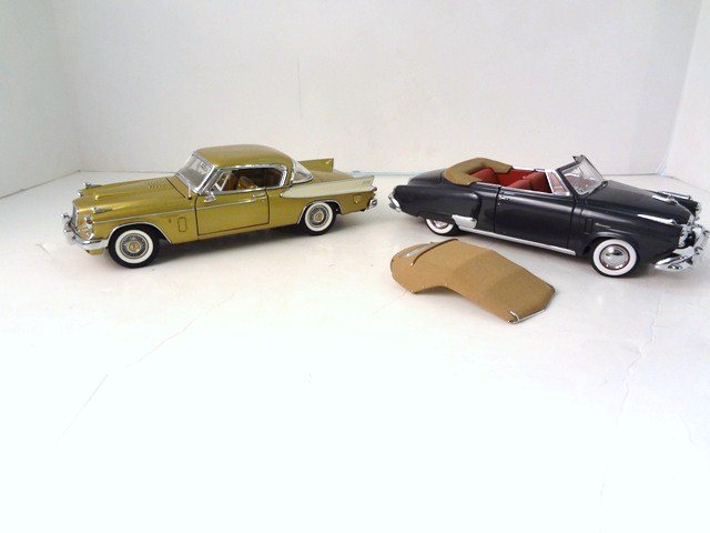 Danbury Mint Lot of 2 Studebakers: 1:24 Scale Danbury Mint: 1950 Studebaker Convertible w/ Luggage & 1957 Studebaker with Boxes