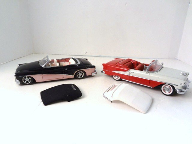 Danbury Mint Lot of 2 1950's Convertibles: 1:24 Scale Danbury Mint: 1953 Buick Skyark Custom Convertible & 1955 Oldsmobile Super 88 Convertible with Boxes