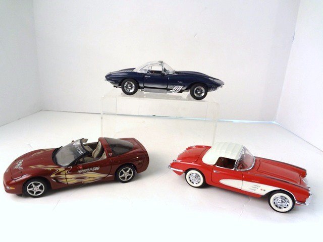 Franklin Mint Corvette Lot: 1:24 Scale Franklin Mint: 1965 Mako Shark Corvette, 1959 Corvette Convertible & 2003 50th Ann. Indy Pace Car Corvette LE 2282/9900 with Boxes