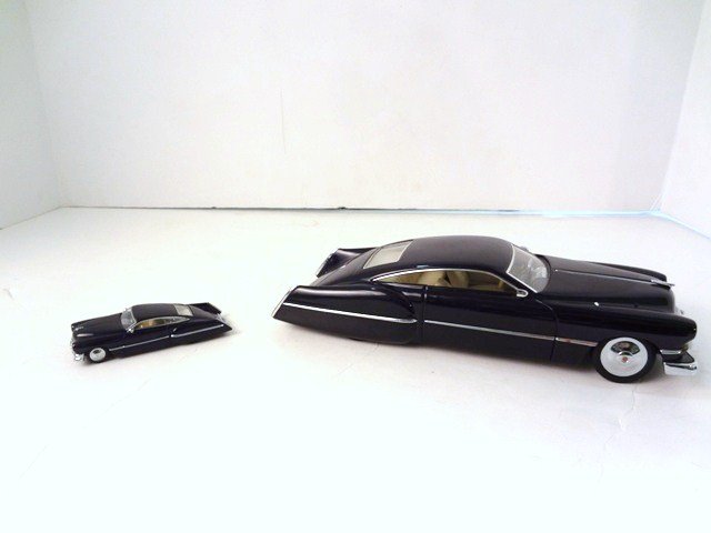 Hot Wheels Cadzilla Set: 1:24 & 1:64 Scale 1997 Hot Wheels Cadzilla Set with Box and Mailer