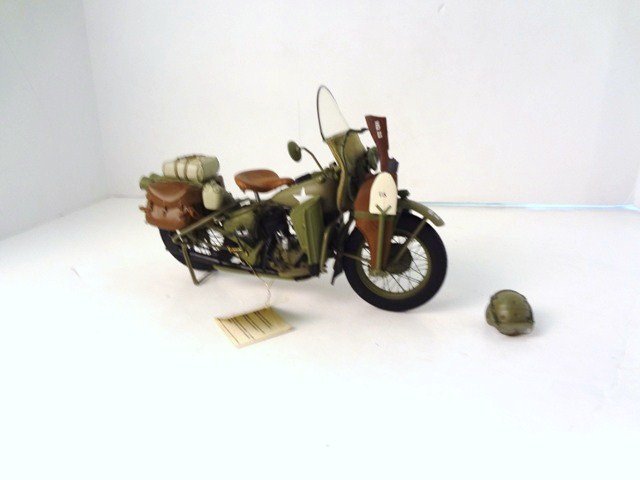 Franklin Mint Harley Davidson 1942 WWII Military: 1:10 Scale Franklin Mint Harley Davidson 1942 WWII Military Motorcycle w/ helmet (No Box)