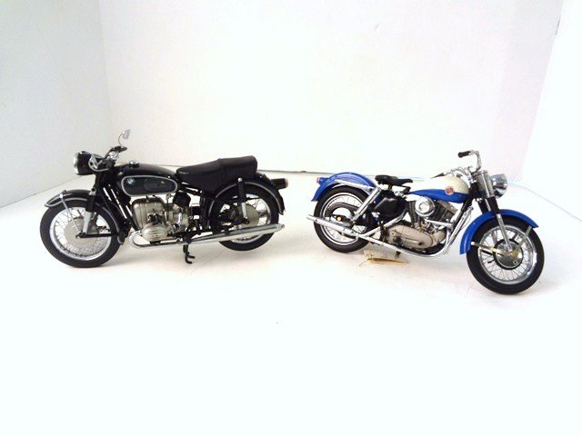 Franklin Mint 1957 Motorcycle Lot: 1:10 Scale Franklin Mint: 1957 BMW Motorcycle & 1957 Harley Davidson Sportster LE 879/9900 (No Boxes)