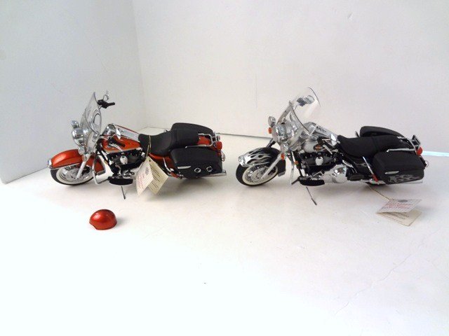 Franklin Mint Harley Davisdson Road King Lot: 1:10 Scale Franklin Mint: 1999 HD Road King w/ Helmet & HD Road King Road Rally Edition (No Boxes)