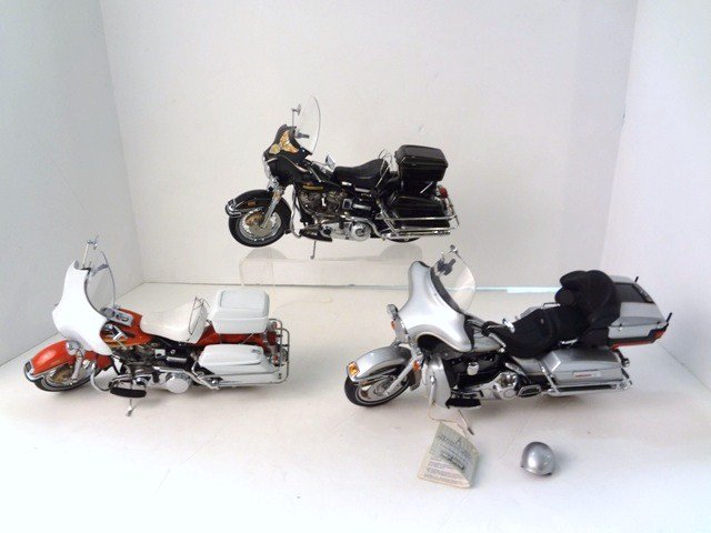 Franklin Mint Harley Davidson Electra Glide Lot: 1:10 Scale Franklin Mint: HD Electra Glide, 2003 HD Electra Glide Road Rally LE 76, 2003 HD Ultra Classic Electra Glide 100th Ann. (no Boxes)