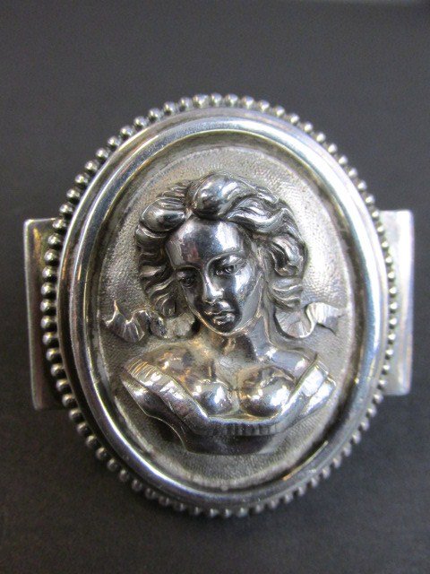 Sterling Figural Napkin Ring: Figural sterling napkin ring hallmarked WWH, 2.3 in. (h) w/raised bust of woman, 2 ozt