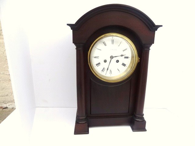 Antique J.E. Caldwell Mantle Clock: J.E. Caldwell Philadelphia retailed clock, Jean Vincenti French time & strike movement, spring driven, case signed Herschede Cincinnati, porcelain dial marked J.E. Caldwell France, exceptionally clean