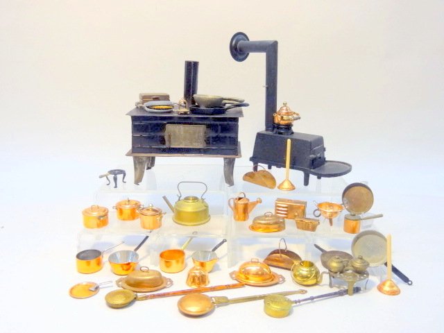 Miniature Copper/Brass Cookware: Dollhouse copper & brass cookware, bed warmers, waffle iron, etc., few pieces of cast iron cookware along with small German tin stove & wood stove, 6in. Tallest