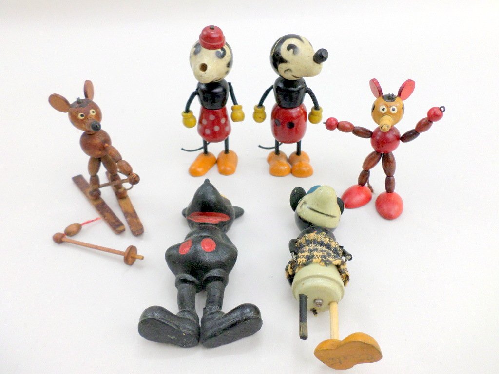 Early Mickey and Minnie Mouse Figures: Early 1930's Mickey & Minnie Mouse wood figures