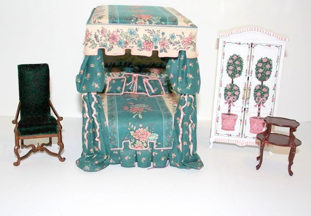 Artisan Canopied Bed (1 of 3)