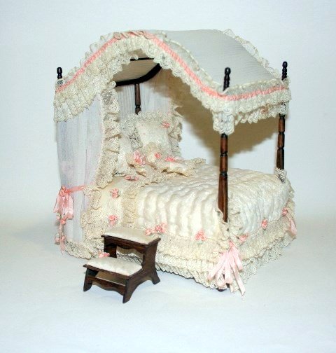 Nellie Belt Canopy Bed (1 of 2)