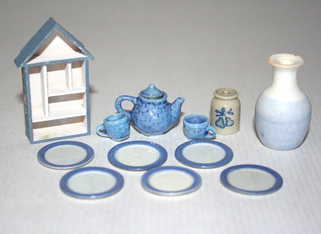 Vernon Pottery Plates (1 of 1)