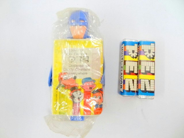 Pez Batman Candy Container (1 of 2)