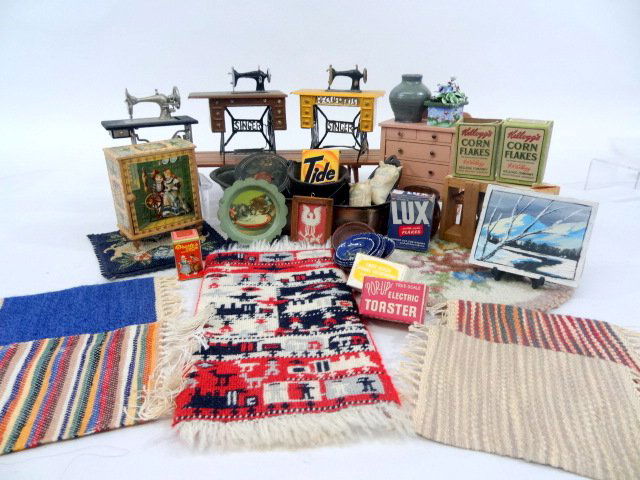 Dollhouse Furniture & Accessories (1 of 5)