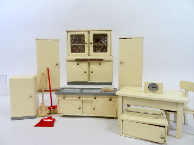 Dollhouse Kitchen Furniture (1 of 1)